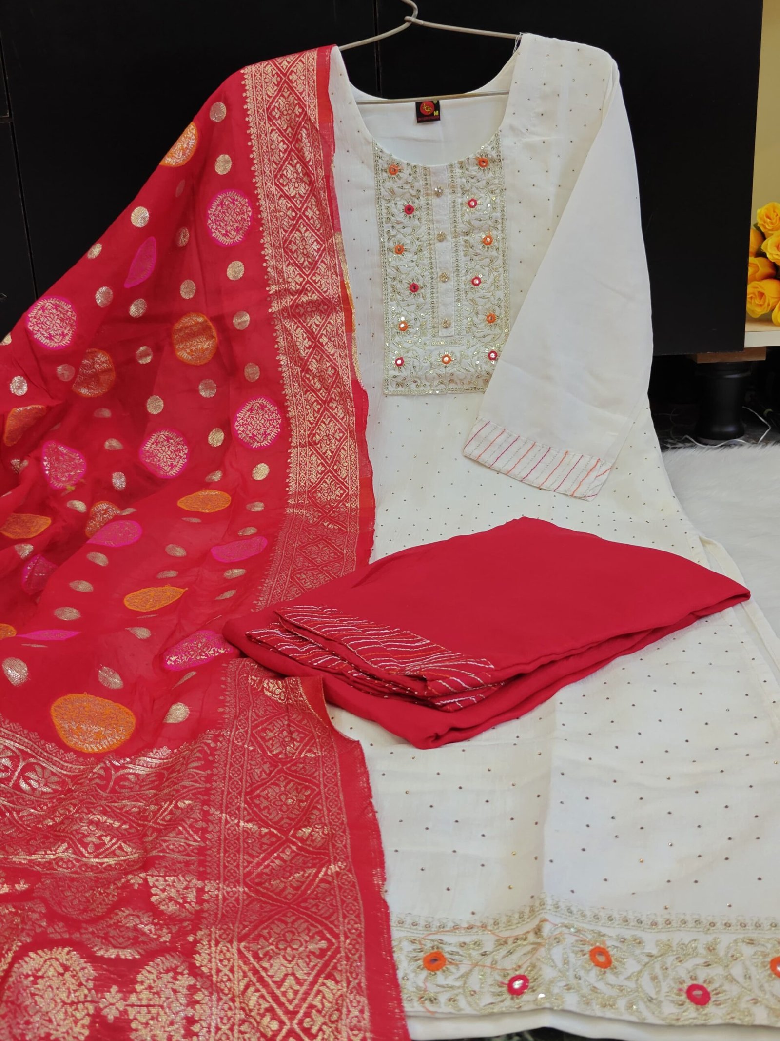 IVORY RUBY MIRROR ELEGANCE SET